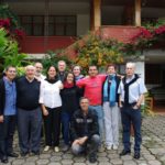 Gloria Rodríguez Aresti, segunda por la derecha, en Ecuador