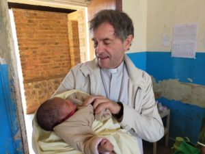 El obispo de Bilbao Joseba Segura en R.D. del Congo el pasado mes de julio.