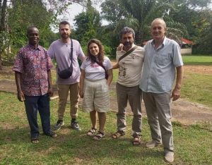 Naiara junto a parte del equipo misionero de Adsis