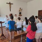 El obispo de Bilbao, en el campamento de la Infancia Misionera