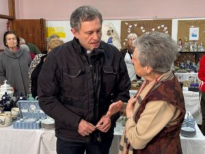 El obispo Segura, en su visita al Rastrillo de Begoña